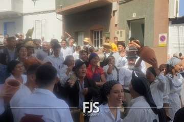 Unas 5.000 personas se remojan en la primera Traída del Agua tras la pandemia/Francisco Javier Santana y TA.